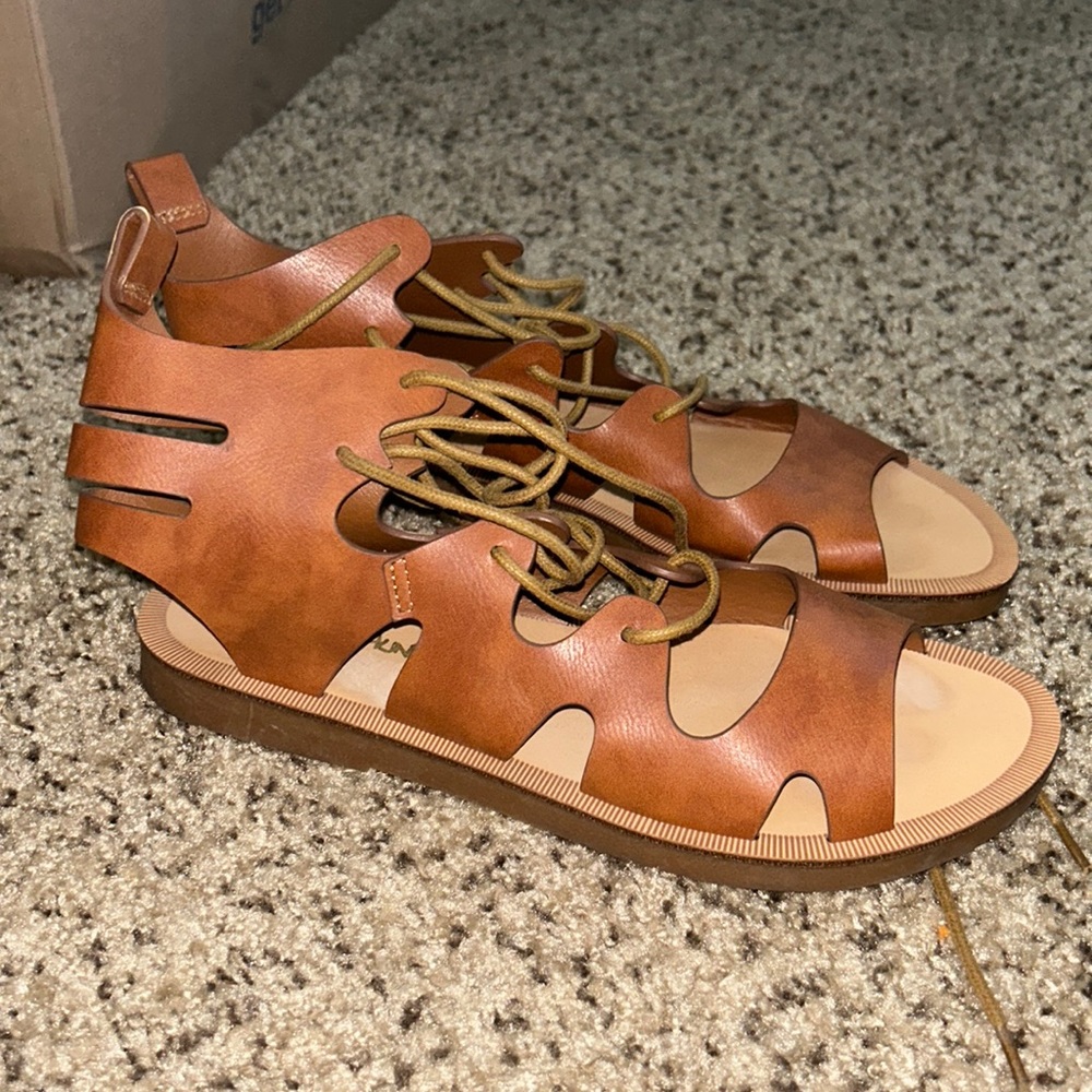 Barely worn in great condition! Brown lace up sandals!
